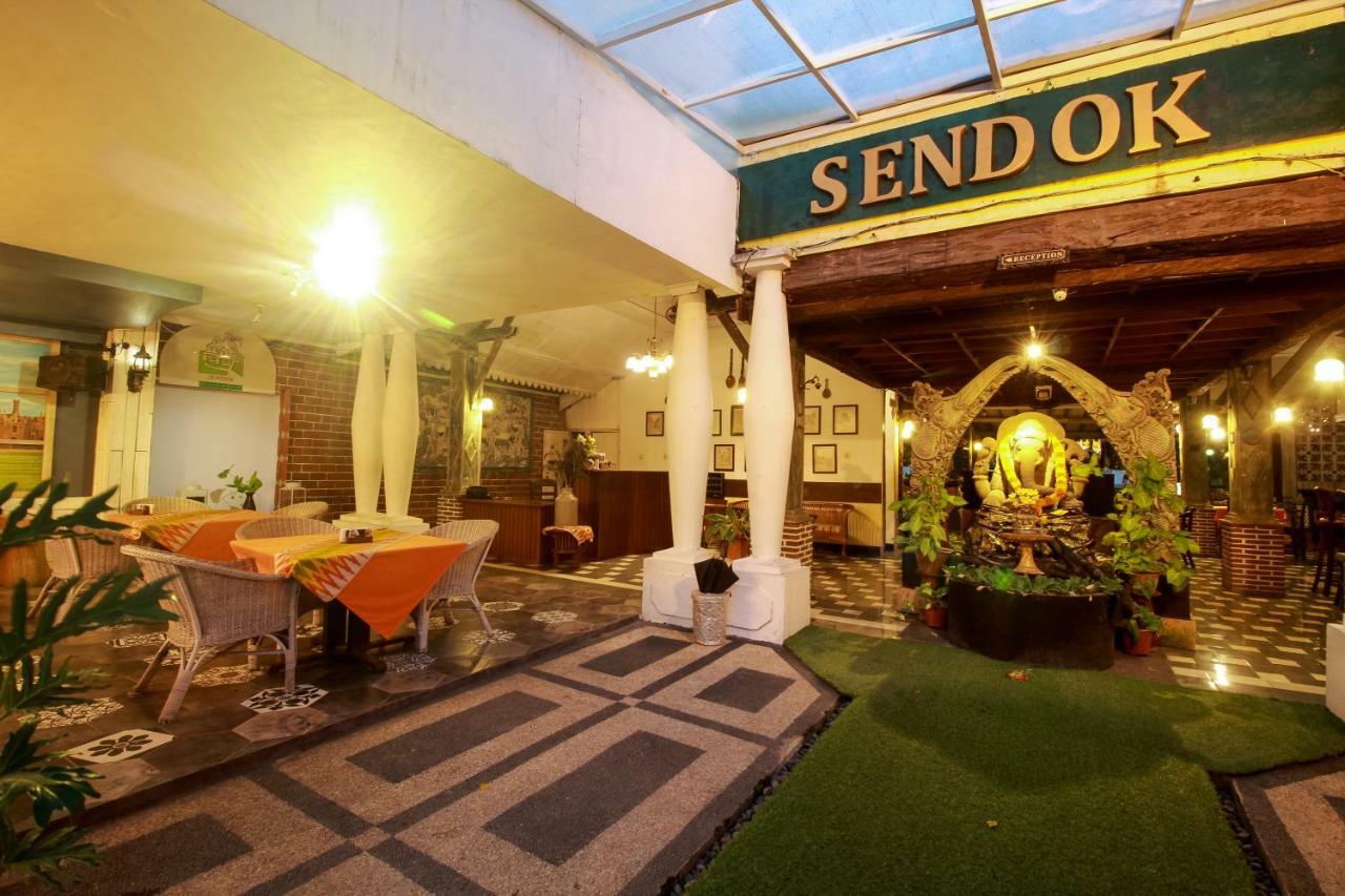 Sendok Hotel Mangsit Exteriör bild